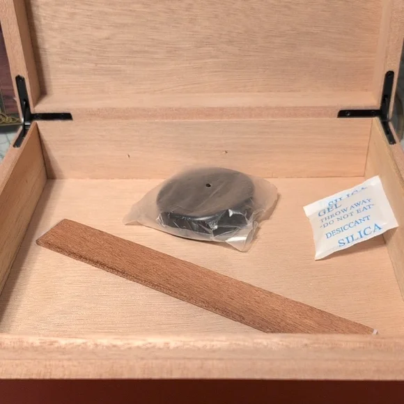 Bond Street Desktop With Built-in Humidor Cigar Case Brand New In Box - Picture 12 of 16